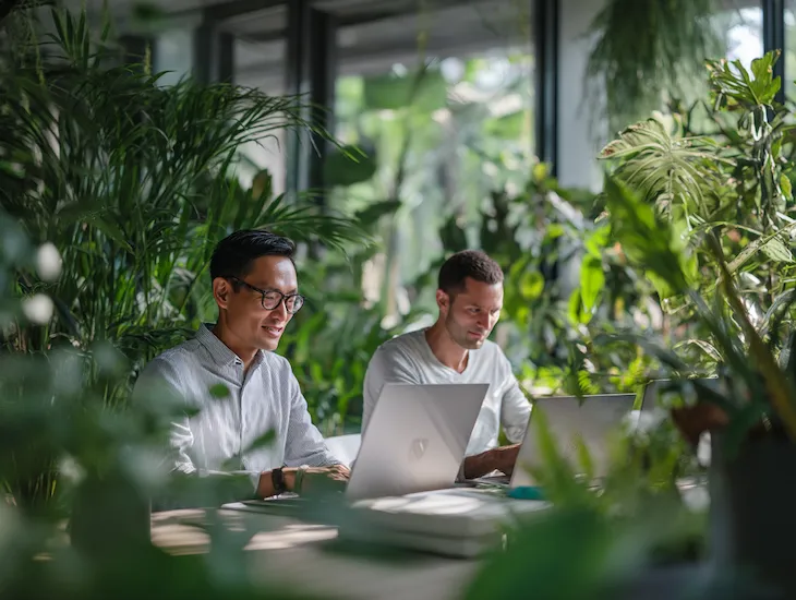 Foreign investors in Bali discussing PT PMA tax incentives and eco-friendly business reforms under Indonesia’s 2025 economic stimulus