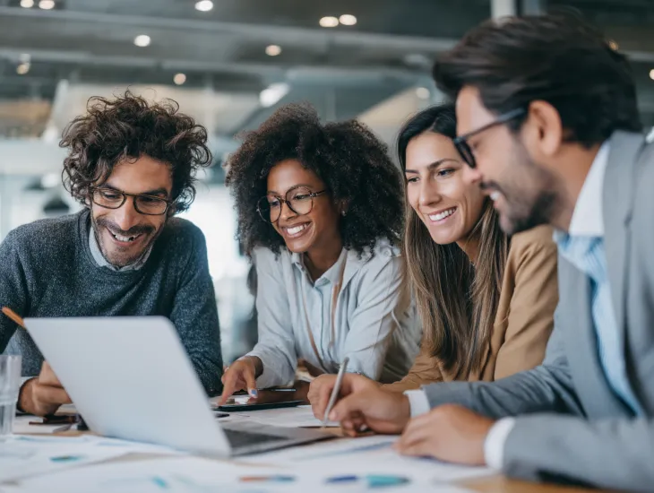 Corporate Compliance in Bali 2026 – Financial consultant explaining corporate tax limits for a property in Indonesia.