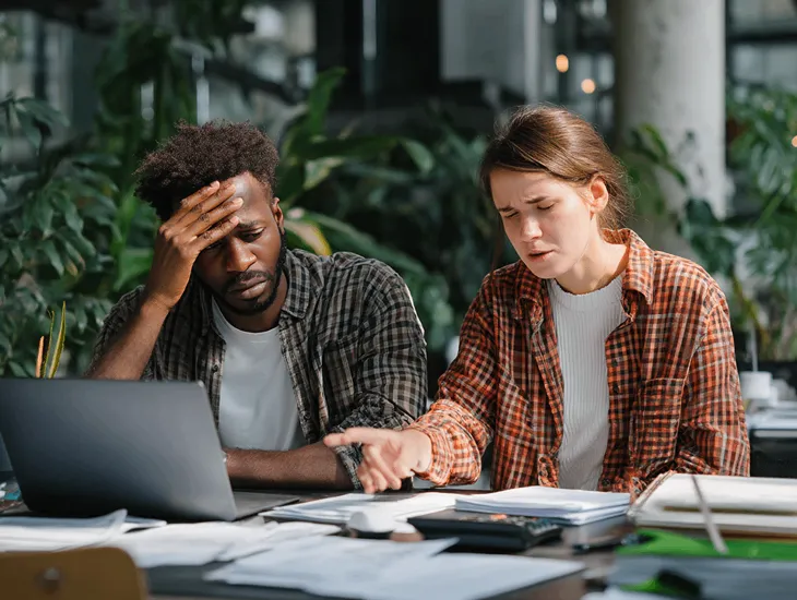 Foreign PT PMA owner in Bali reviewing digital tax invoice cancellation process under Indonesia’s PER-11/PJ/2025 VAT regulation