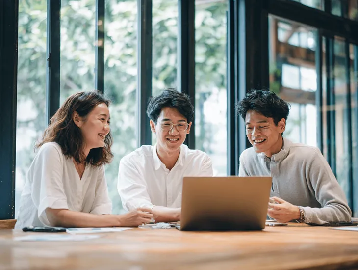 PT PMA accounting team in Bali updating digital tax invoices on Coretax DJP Online to comply with Indonesia’s PER-11/PJ/2025 regulation and maintain accurate VAT reporting