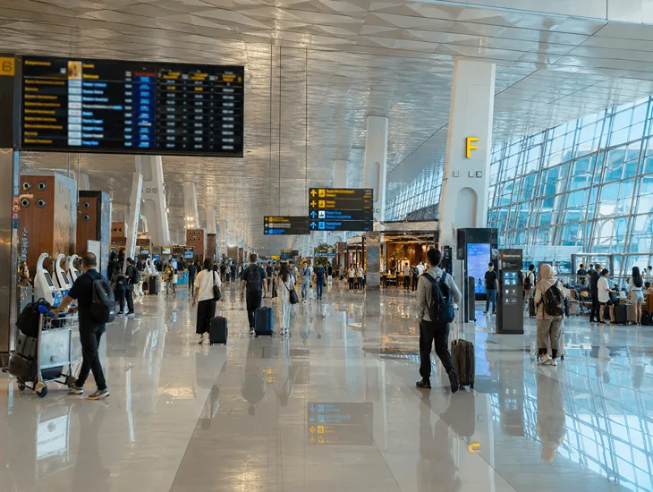 Domestic Economy Flights in Indonesia 2026 – Corporate compliance risks for business travelers regarding tax invoices.